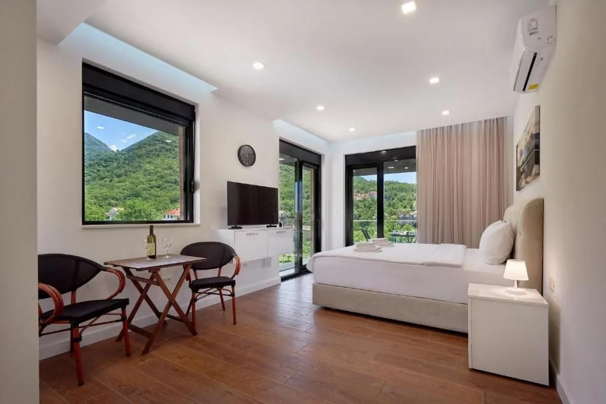 Sale, office space, 382m², Kotor, Crna Gora