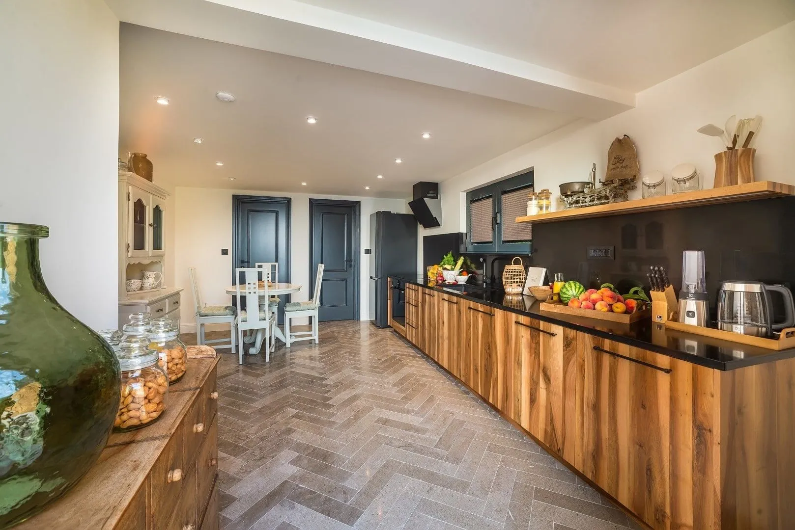 Rent, house, 85m², Nalježići, Kotor