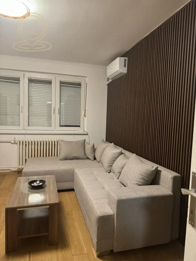 Izdavanje, dvosoban stan, 46m², Sajmište, Novi Sad