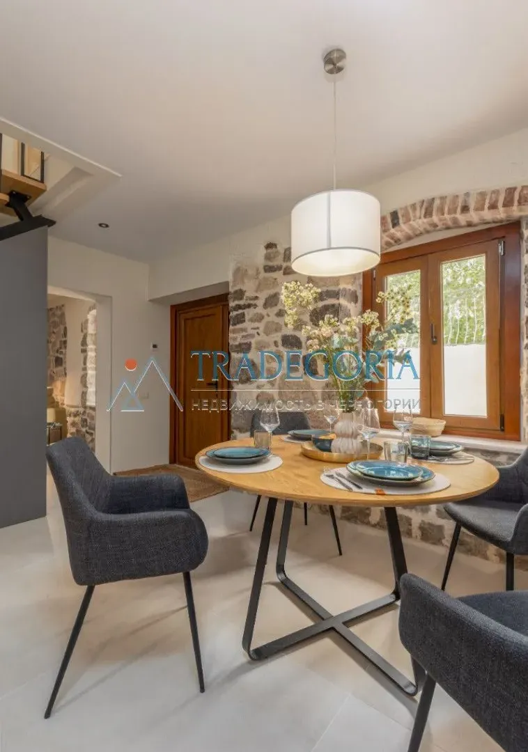 Prodaja, kuća, 170m², Škaljari, Kotor