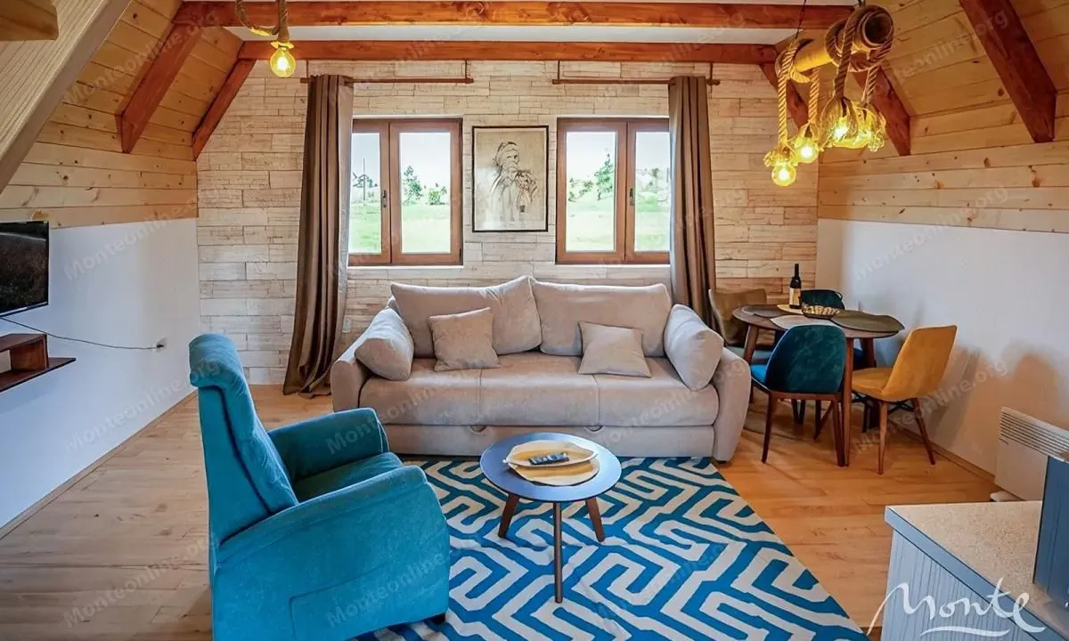 Prodaja, poslovni prostor, 219m², Borje, Žabljak