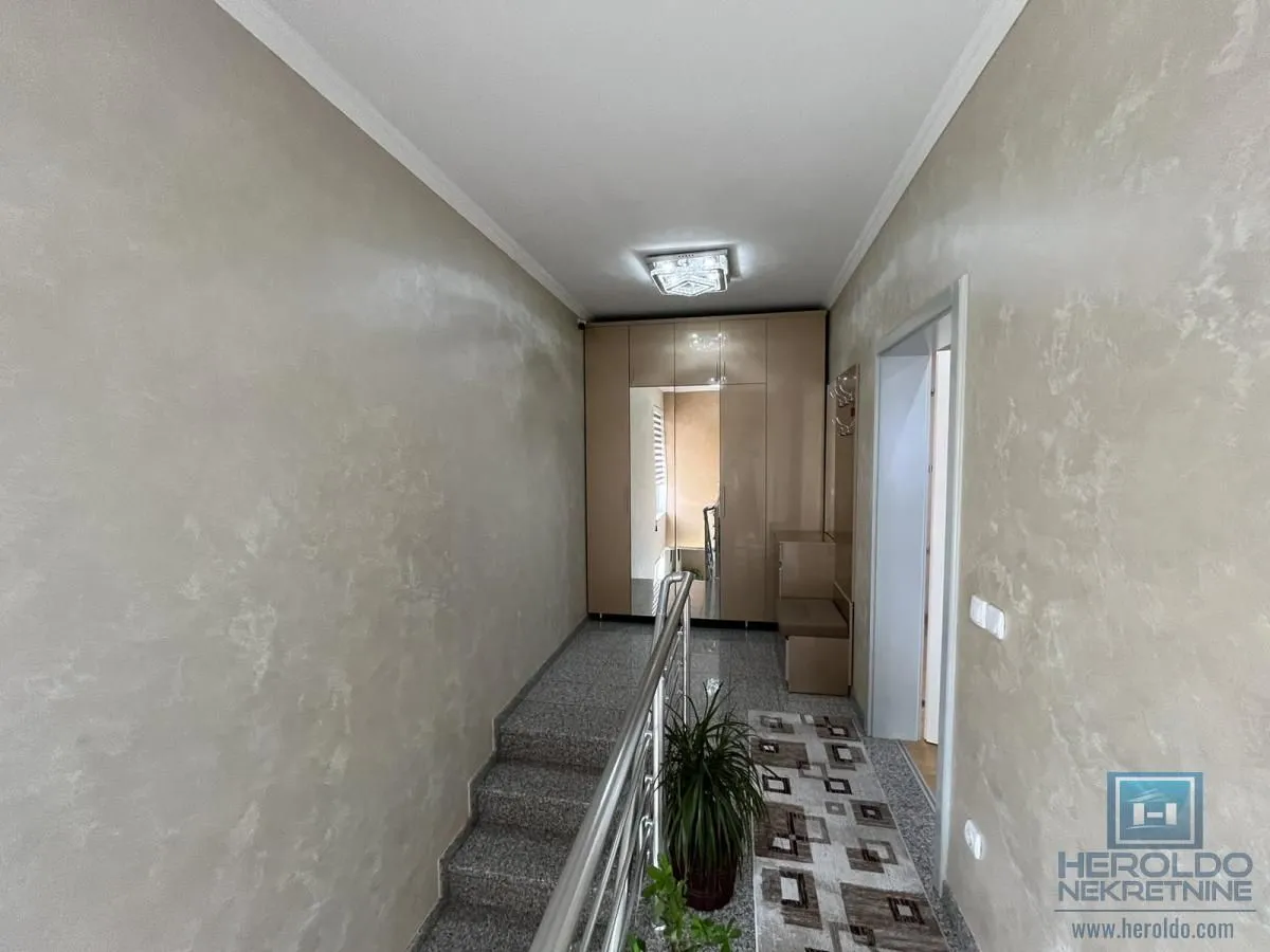 Prodaja, kuća, 302m², Vinorača, Jagodina
