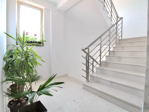 Rent, one bedroom apartment, 55m², Šušanj, Bar - image 11