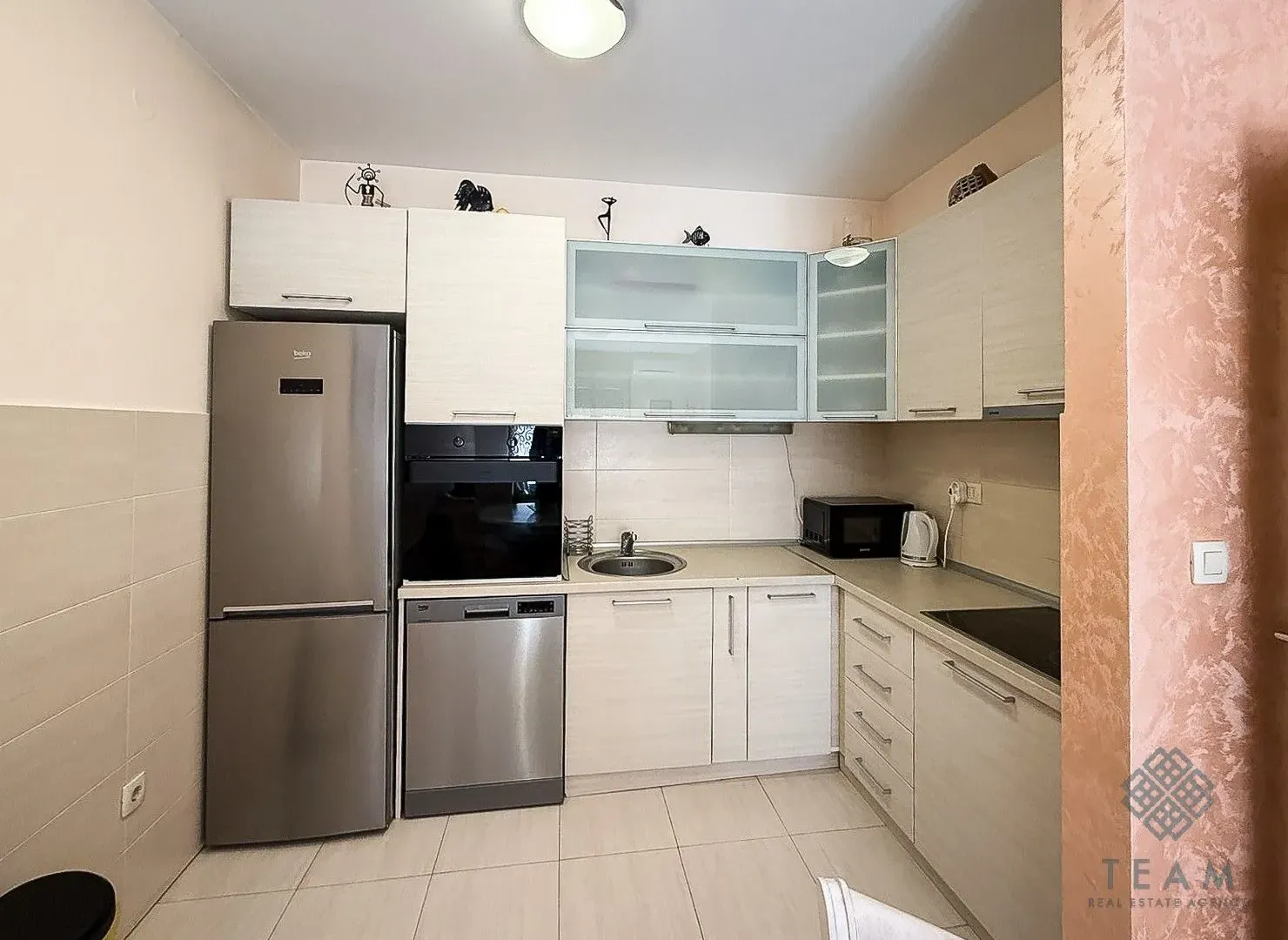 Izdavanje, dvosoban stan, 65m², Blok 6, Podgorica