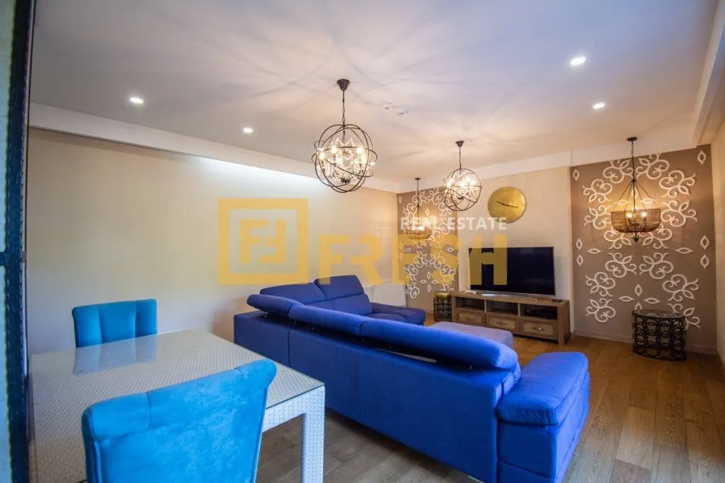 Prodaja, kuća, 371m², Tivat, Crna Gora