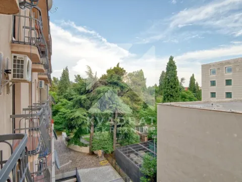 Izdavanje, dvosoban stan, 90m², Centar, Podgorica - image 27