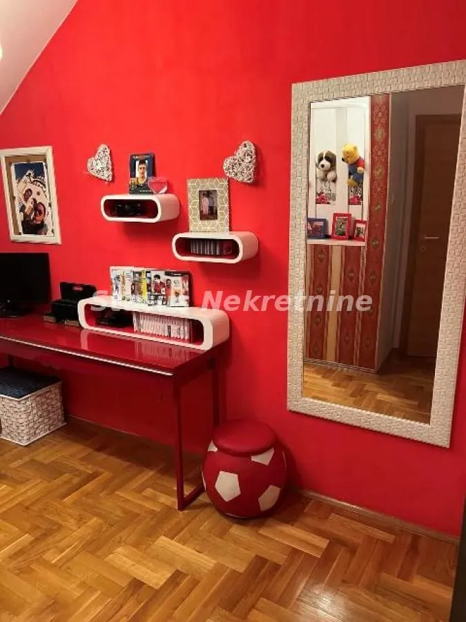 Prodaja, četvorosoban stan, 120m², Novo naselje, Novi Sad