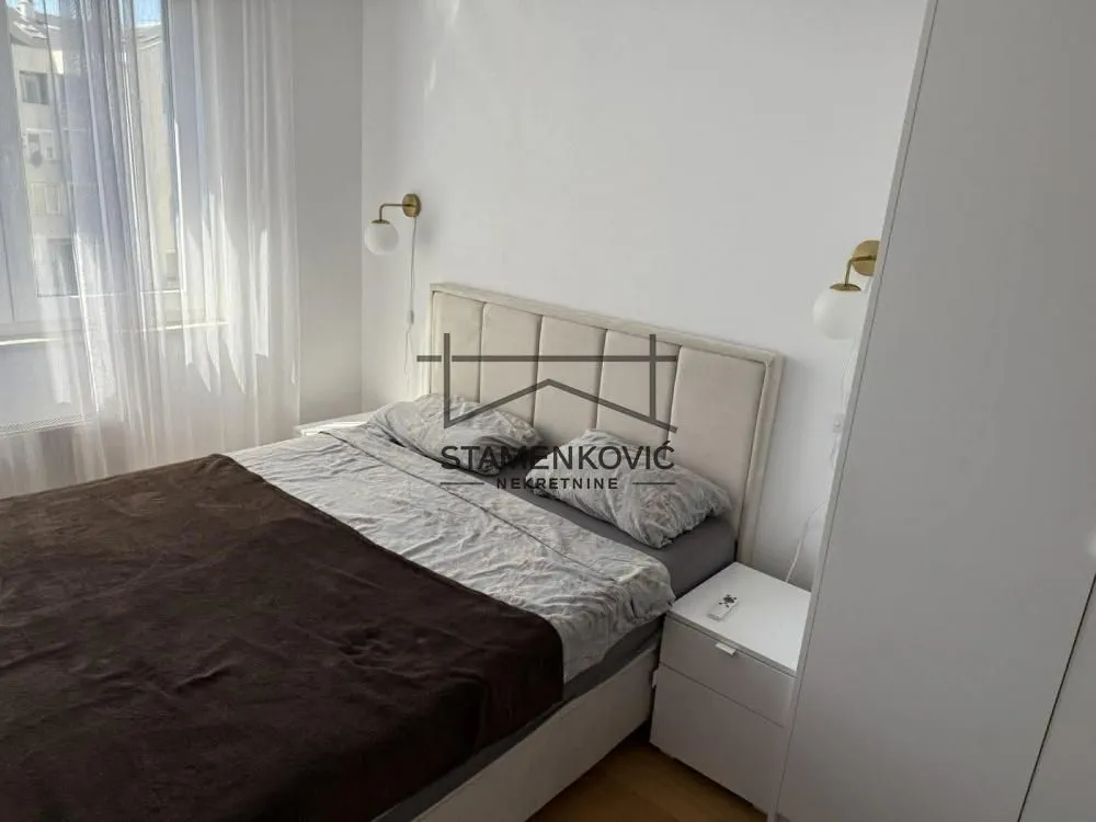 Izdavanje, dvosoban stan, 65m², Centar, Novi Sad