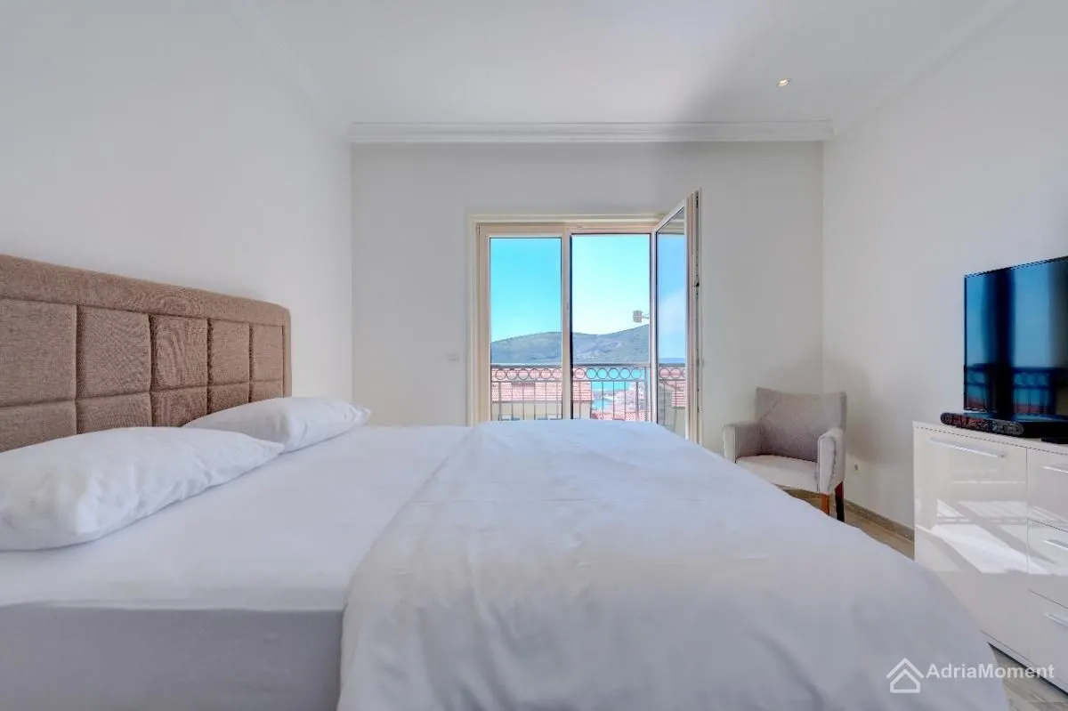 Prodaja, dvosoban stan, 143m², Radovići, Tivat