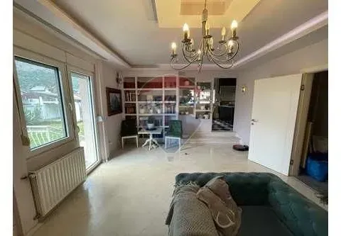 Izdavanje, kuća, 340m², Tološi, Podgorica - image 10