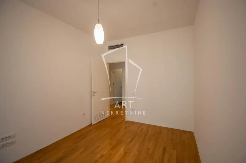 Izdavanje, trosoban stan, 94m², Vračar Hram, Vračar Sve Podlokacije