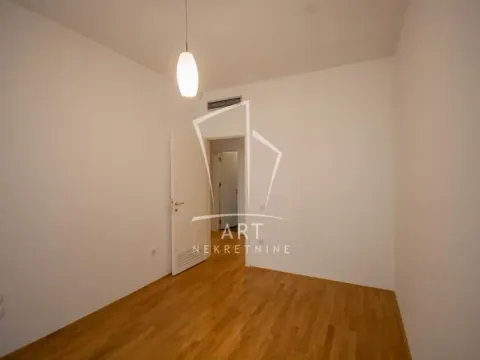 Izdavanje, trosoban stan, 94m², Vračar Hram, Vračar Sve Podlokacije - image 7