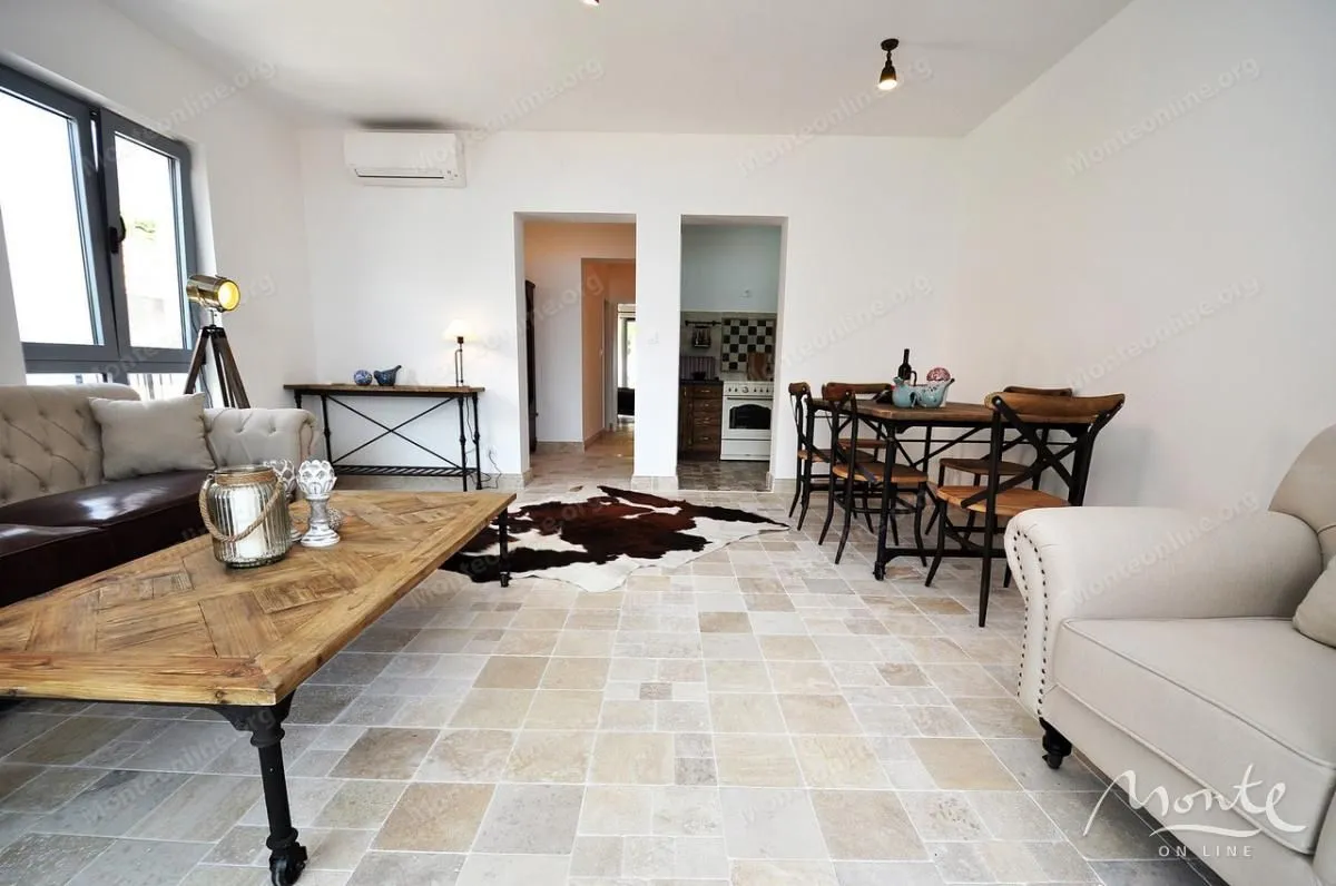 Sale, office space, 570m², Risan, Kotor