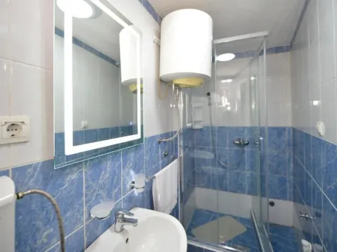 Izdavanje, kuća, 100m², Škaljari, Kotor - image 19