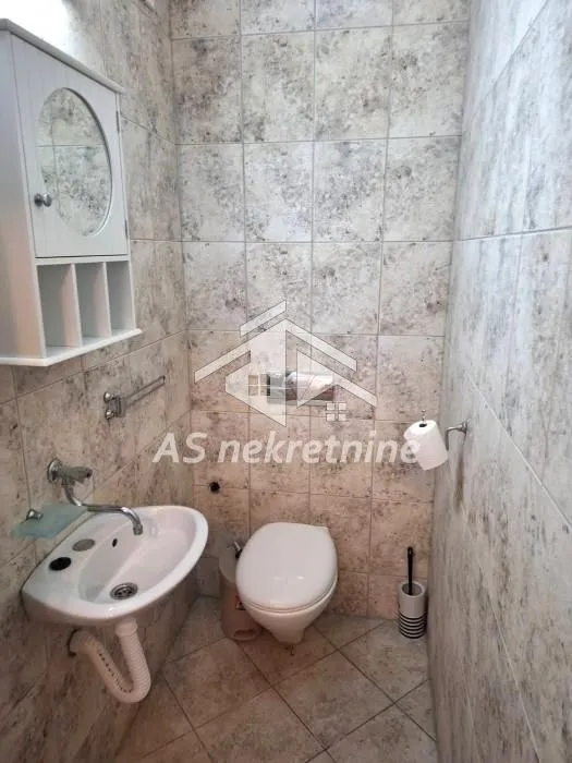 Izdavanje, četvorosoban stan, 105m², Vračar Sve Podlokacije, Beograd