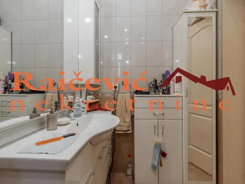 Prodaja, trosoban stan, 86m², Vračar, Šid - image 17