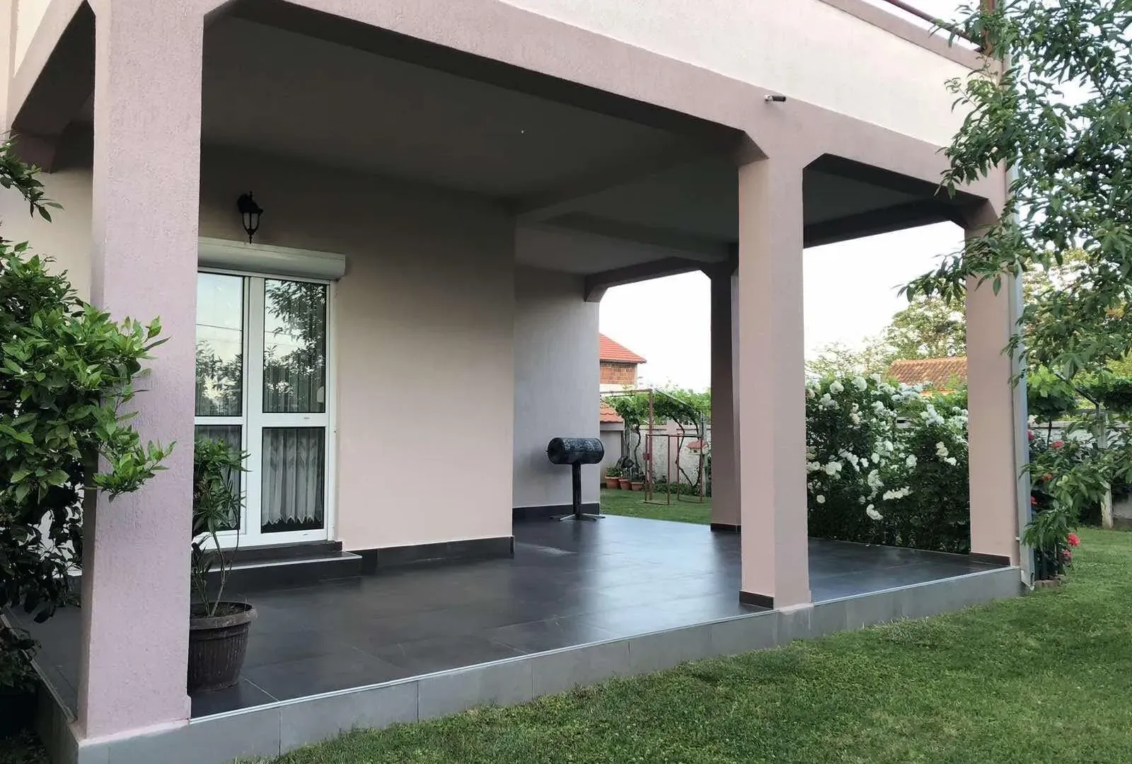 Izdavanje, kuća, 350m², Donji Kokoti, Podgorica