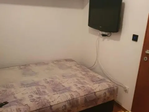 Rent, two bedroom apartment, 42m², Vračar Sve Podlokacije, Beograd - image 9