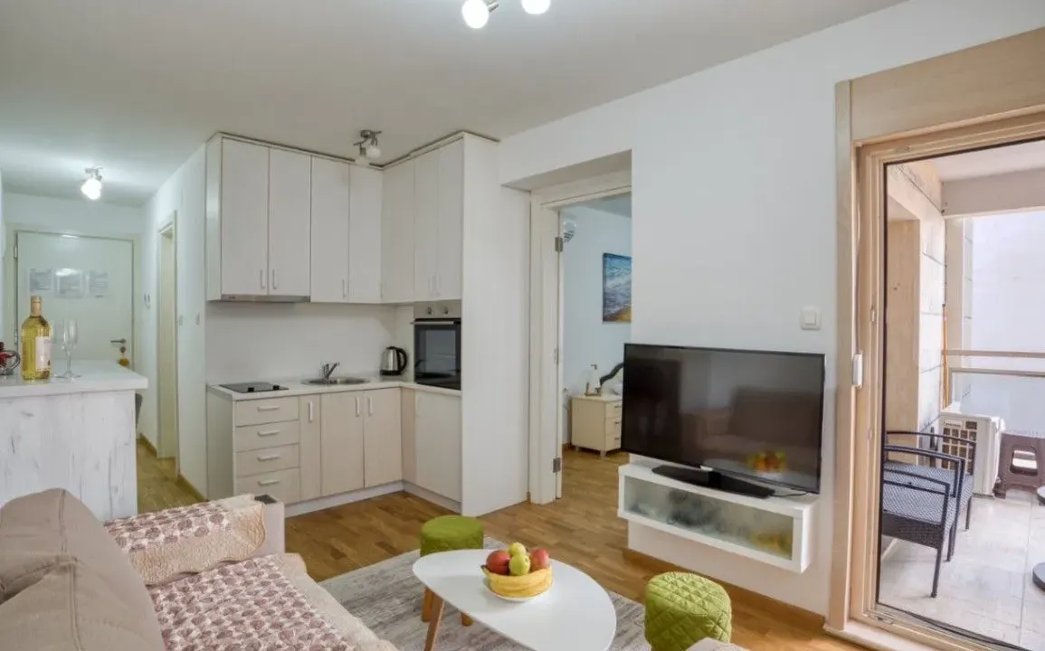 Izdavanje, jednosoban stan, 40m², Budva, Crna Gora