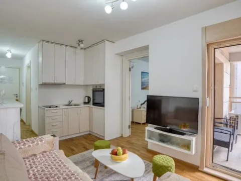 Izdavanje, jednosoban stan, 40m², Budva, Crna Gora