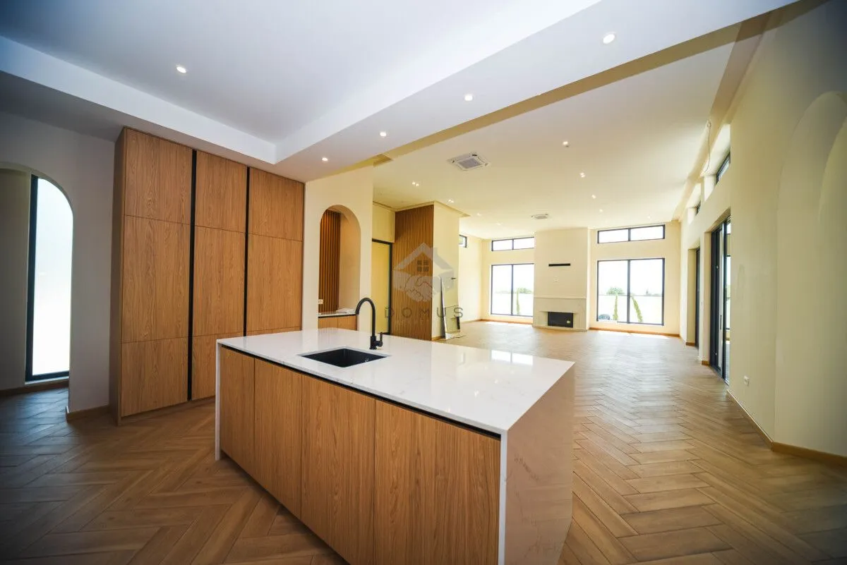 Izdavanje, kuća, 350m², Tuzi, Podgorica