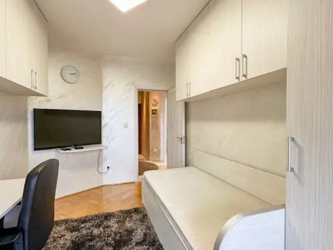 Rent, two bedroom apartment, 74m², Ljubović, Podgorica - image 12