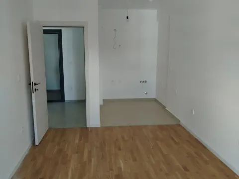 Izdavanje, jednosoban stan, 43m², Stari Aerodrom, Podgorica - image 1
