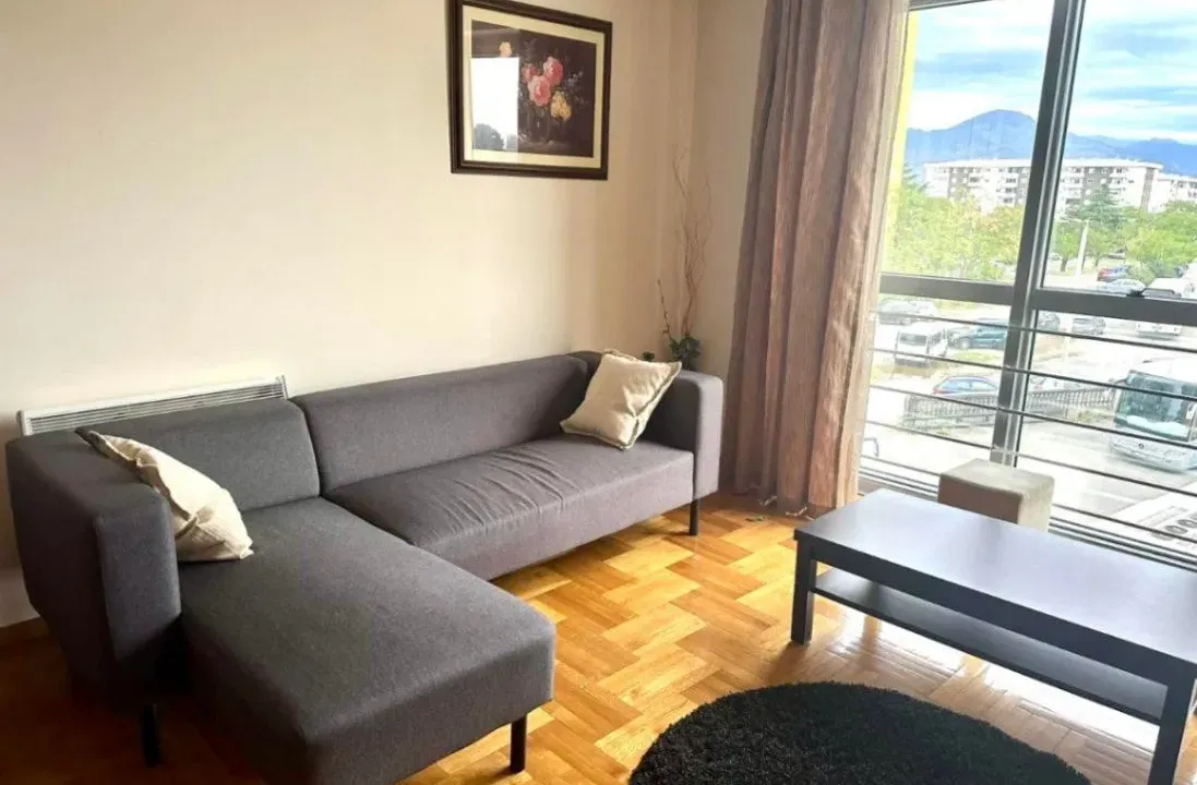 Izdavanje, trosoban stan, 84m², Pobrežje, Podgorica