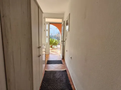 Izdavanje, dvosoban stan, 60m², Polje, Bar - image 3