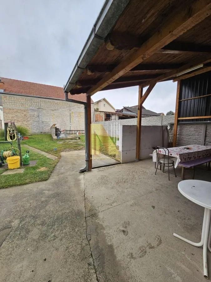 Prodaja, kuća, 200m², Futog, Novi Sad Sve Podlokacije