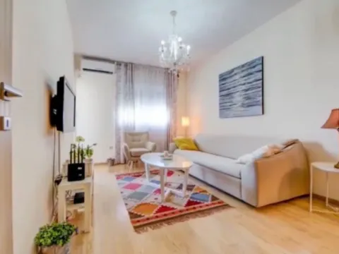 Izdavanje, jednosoban stan, 52m², City Kvart, Podgorica