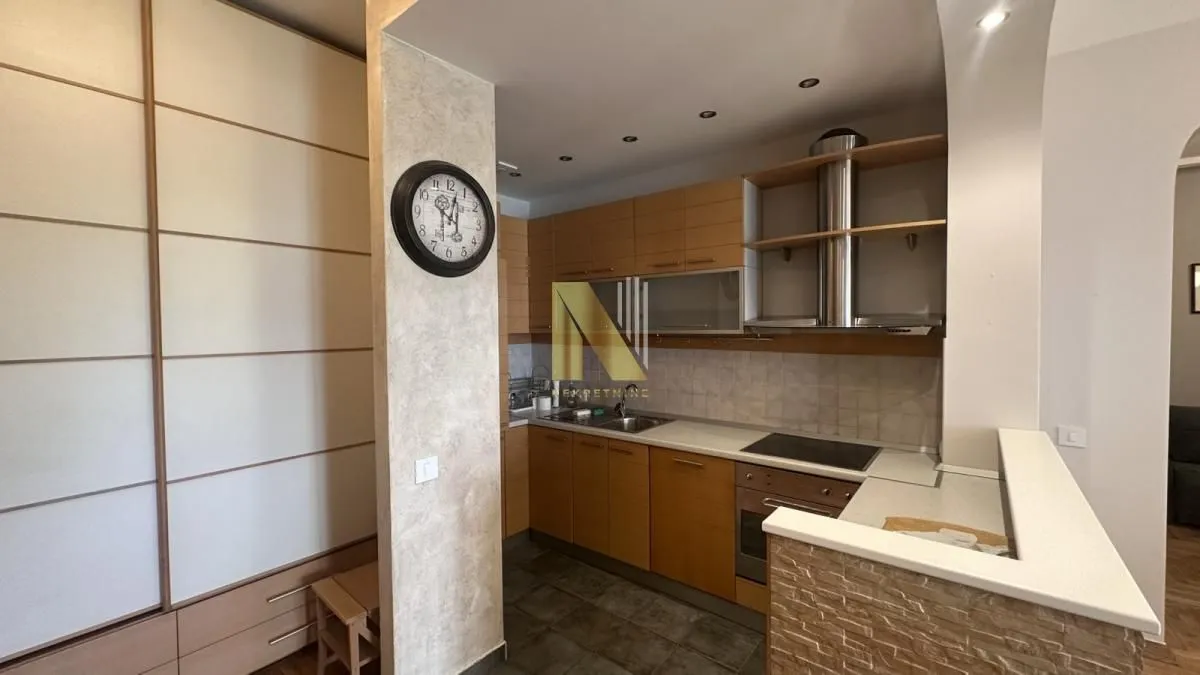 Izdavanje, dvosoban stan, 64m², Centar, Novi Sad