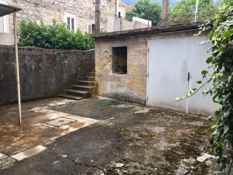 Prodaja, kuća, 80m², Škaljari, Kotor