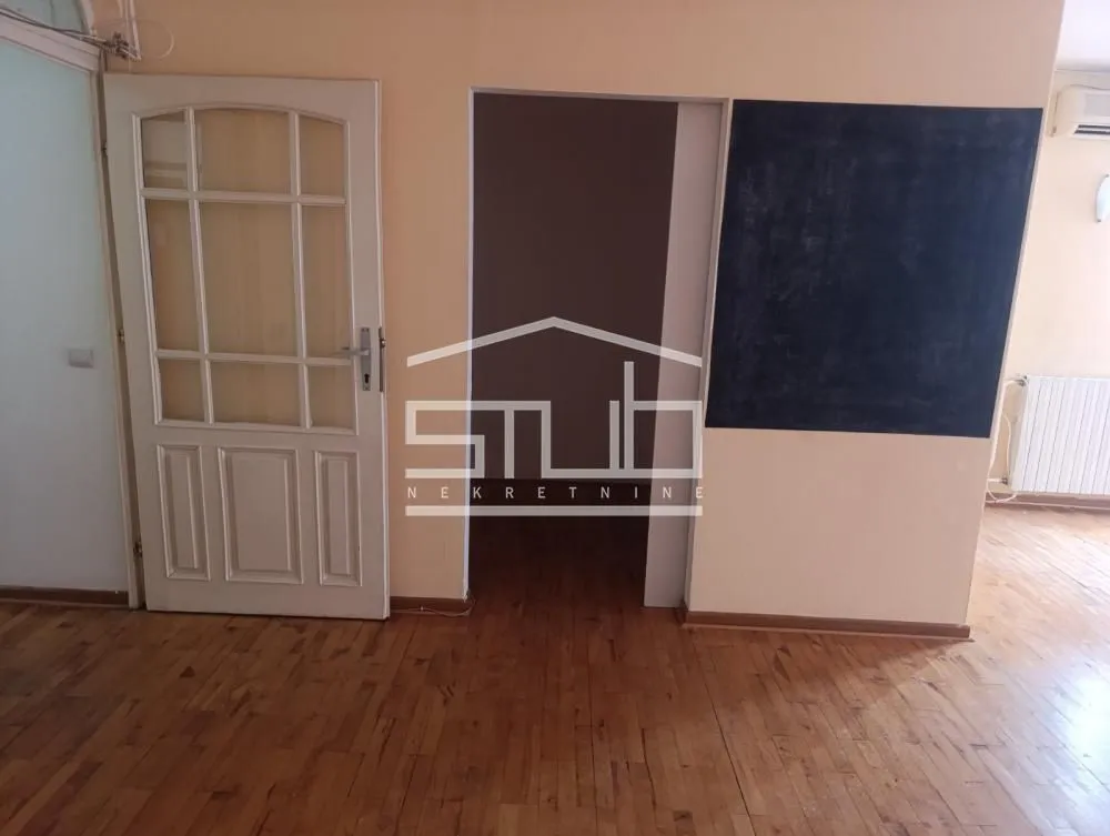Izdavanje, kuća, 200m², Filmski Grad, Beograd