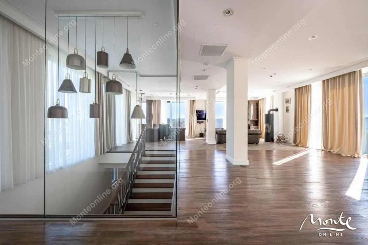 Prodaja, kuća, 560m², Tivat, Crna Gora