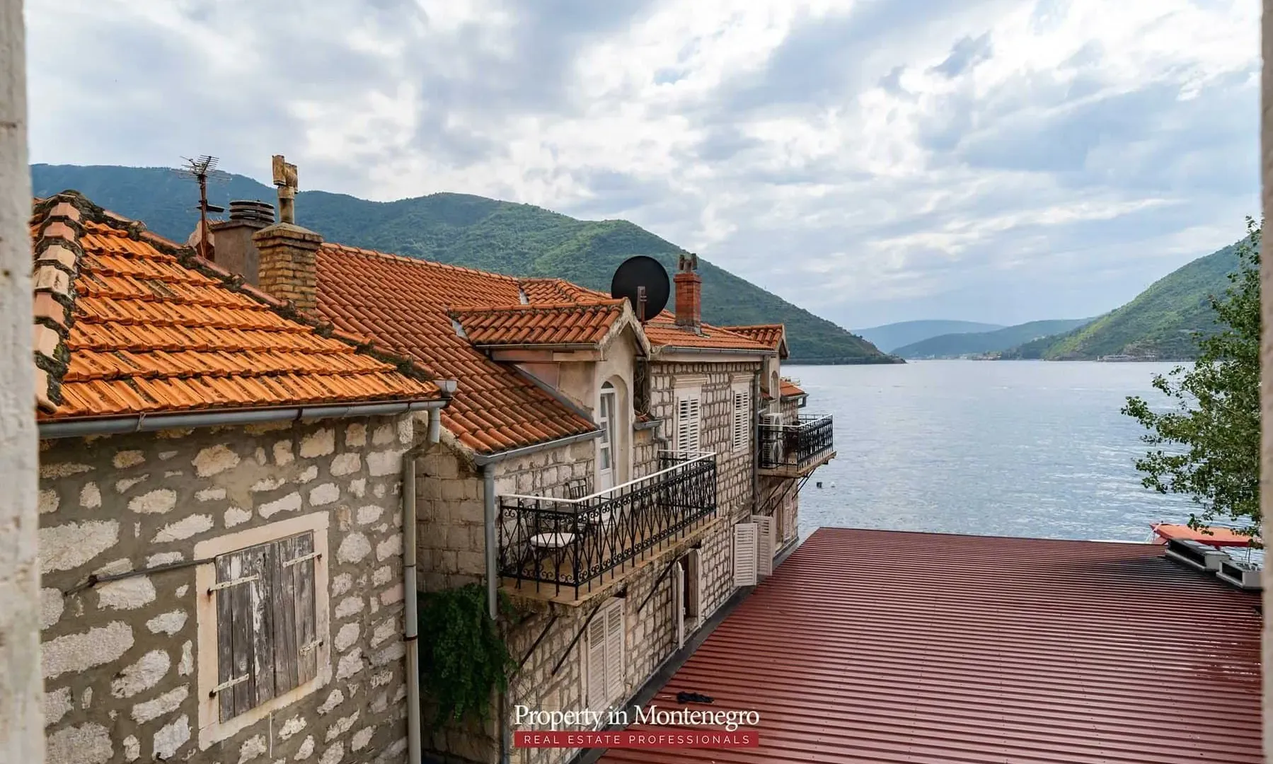Prodaja, jednosoban stan, 42m², Perast, Kotor