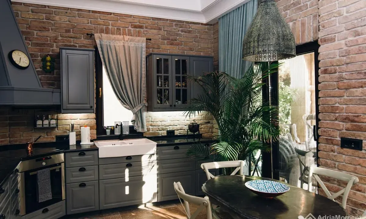 Sale, house, 550m², Reževići, Budva