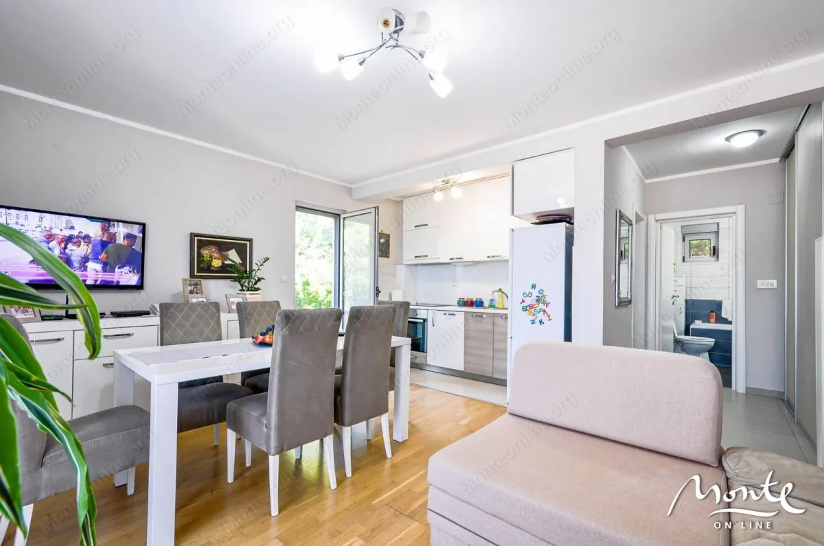 Prodaja, jednosoban stan, 50m², Tivat, Crna Gora
