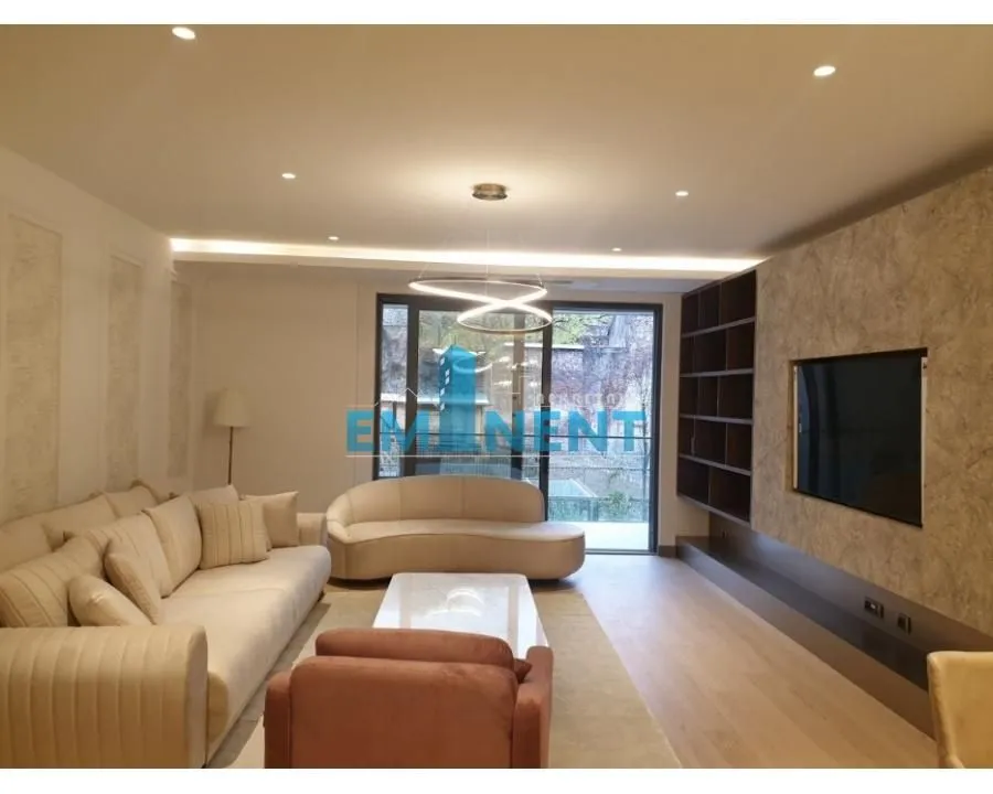 Izdavanje, dvosoban stan, 104m², Cvetni Trg, Vračar Sve Podlokacije