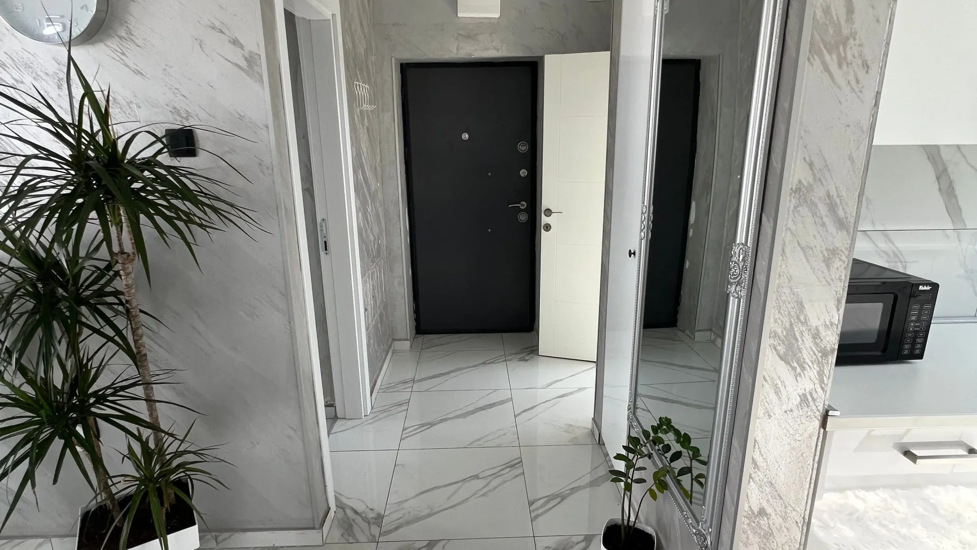 Izdavanje, dvosoban stan, 72m², Popovići, Bar