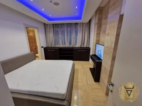 Izdavanje, trosoban stan, 148m², Savski Venac, Beograd - image 10
