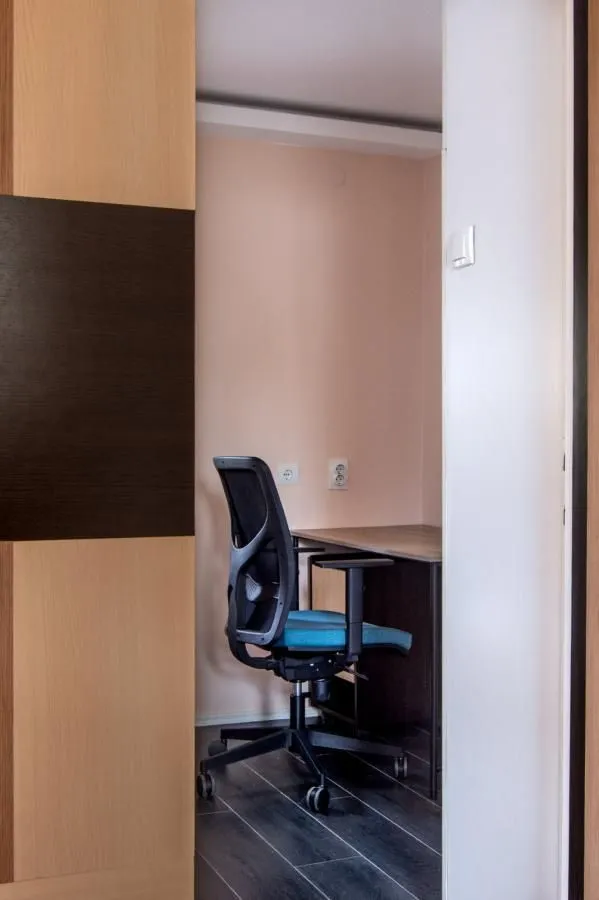 Izdavanje, dvosoban stan, 47m², Centar, Niš