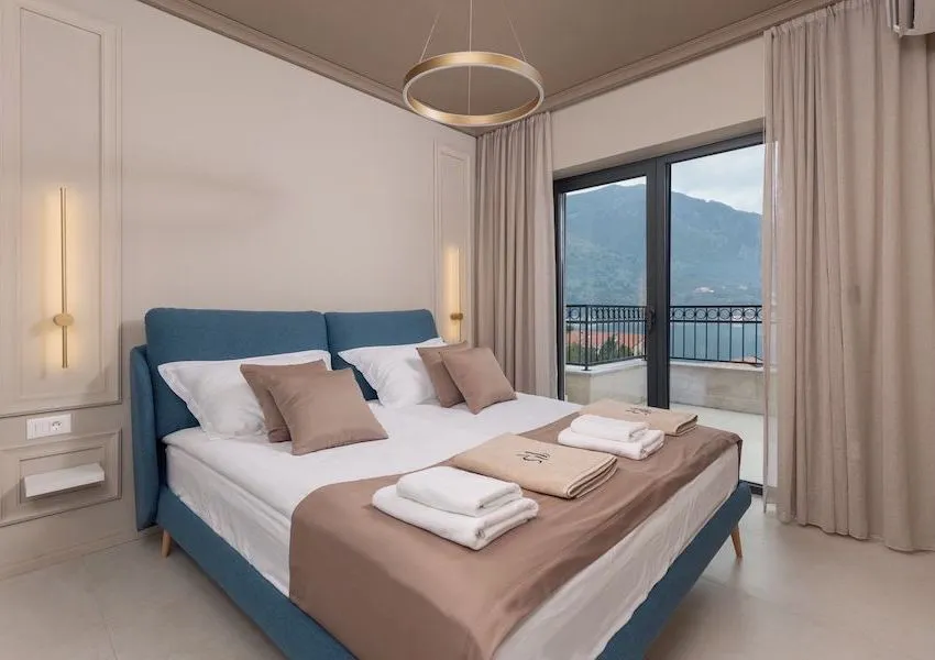 Prodaja, trosoban stan, 105m², Dobrota, Kotor