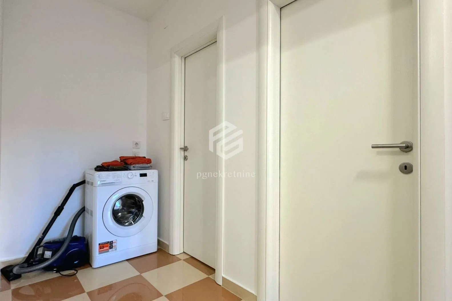 Izdavanje, kuća, 65m², Momišići, Podgorica