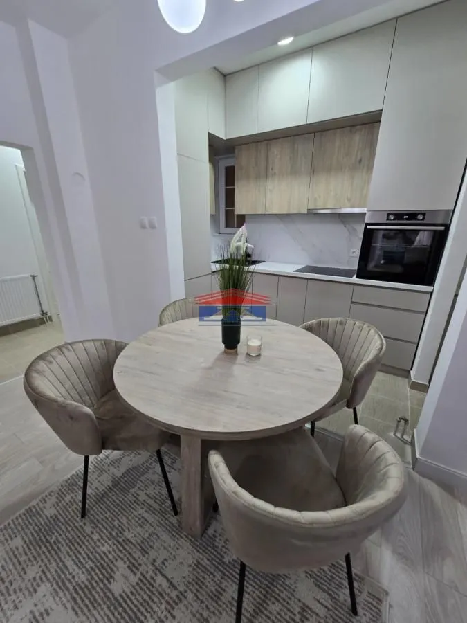 Izdavanje, četvorosoban stan, 69m², Centar, Novi Sad