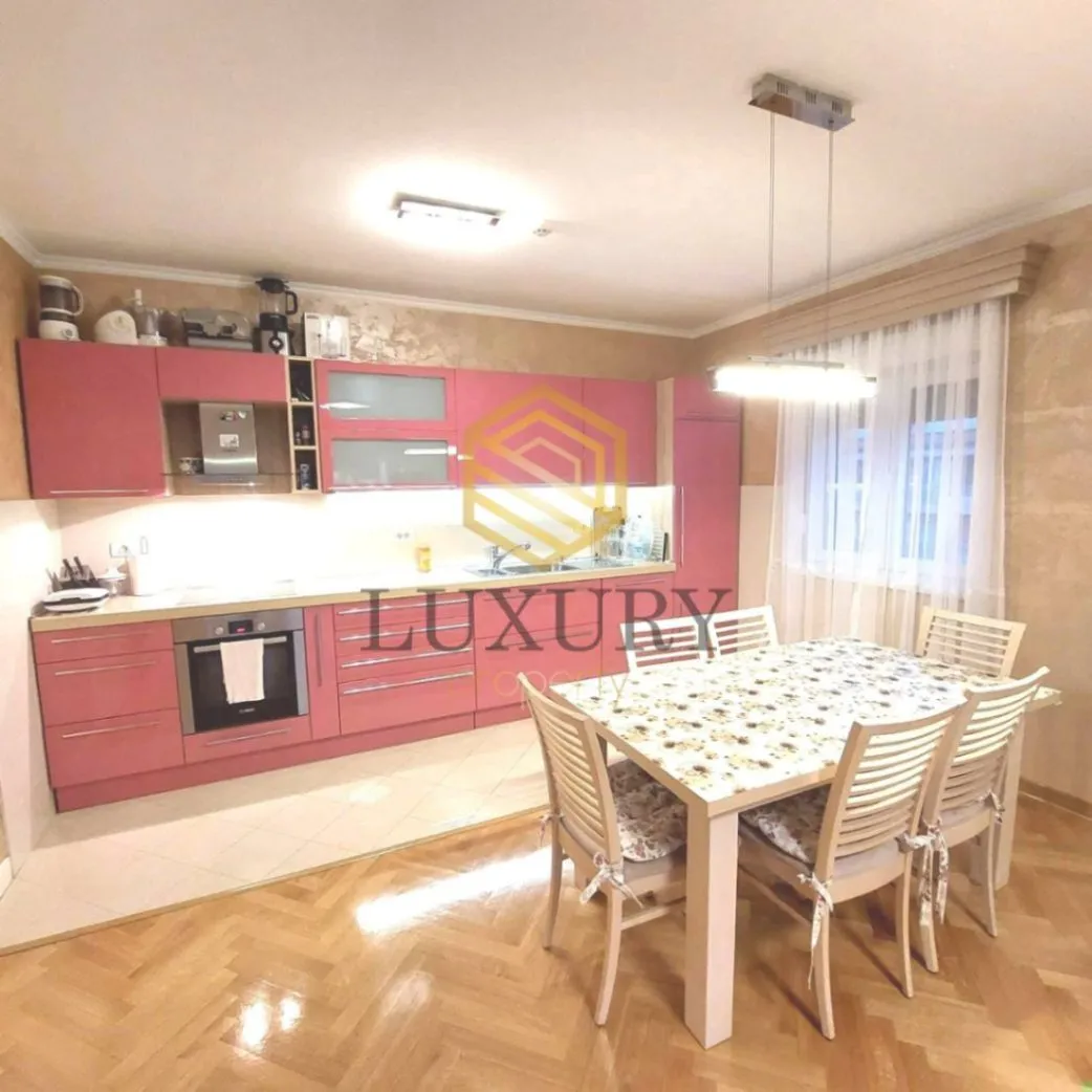 Izdavanje, dvosoban stan, 88m², City Kvart, Podgorica