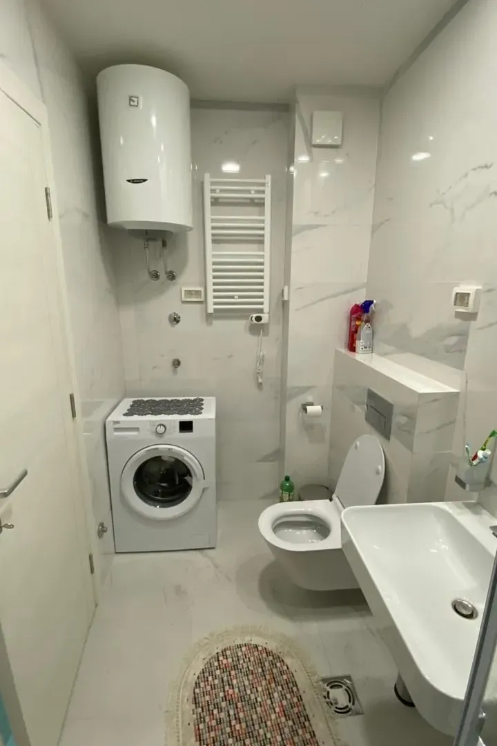 Izdavanje, trosoban stan, 47m², Central Point, Podgorica