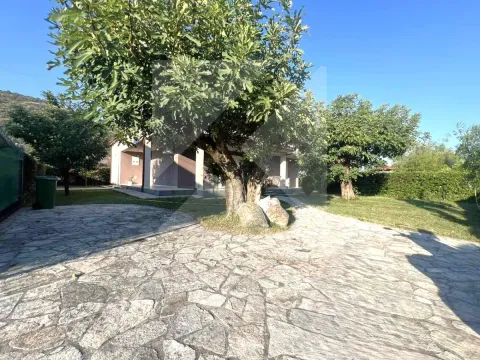Prodaja, kuća, 200m², Tološi, Podgorica - image 31