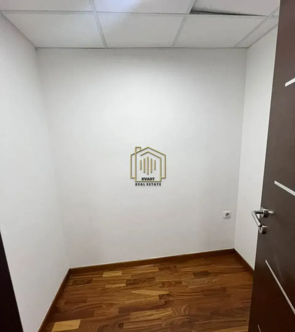 Prodaja, četvorosoban stan, 220m², Preko Morače, Podgorica