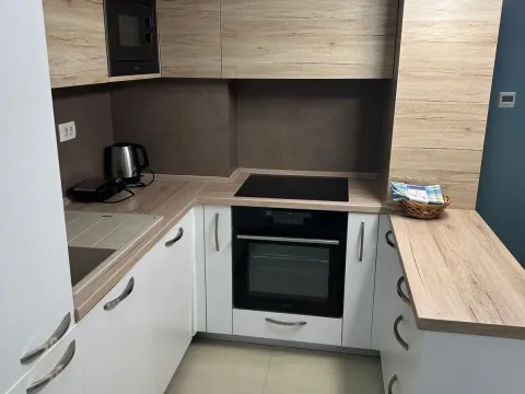 Rent, one bedroom apartment, 41m², Budva, Crna Gora - image 9